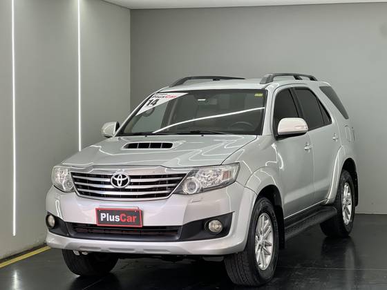 TOYOTA HILUX SW4 3.0 SRV 4X4 7 LUGARES 16V TURBO INTERCOOLER DIESEL 4P AUTOMÁTICO